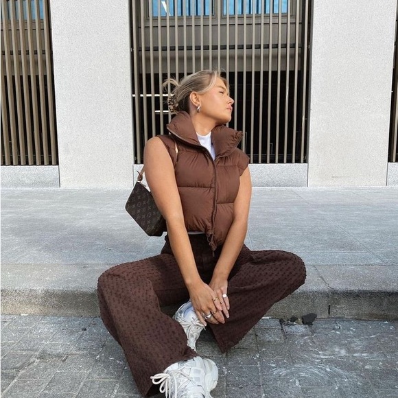 ZARA CROPPED PUFFER VEST SS22
BROWN - Picture 15 of 15